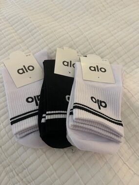 ALO Yoga Men's Athletic Crew Socks - White & Black (3-Pack)